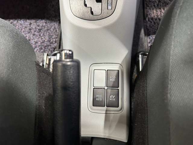 トヨタ アクア １．５ Ｓ H25年 (近畿) 99