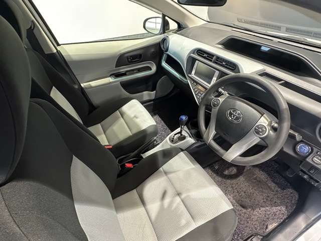 トヨタ アクア １．５ Ｓ H25年 (近畿) 99