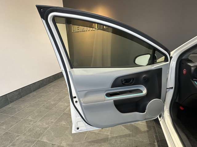 トヨタ アクア １．５ Ｓ H25年 (近畿) 99