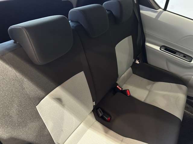 トヨタ アクア １．５ Ｓ H25年 (近畿) 99