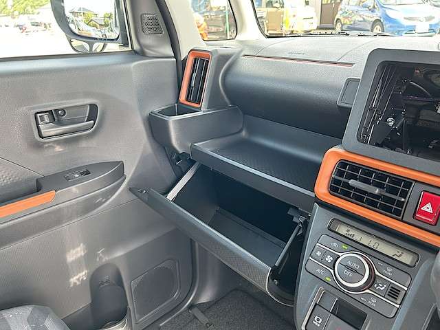 ダイハツ タント ６６０ ファンクロス リミテッド ４ＷＤ R7年 () 99