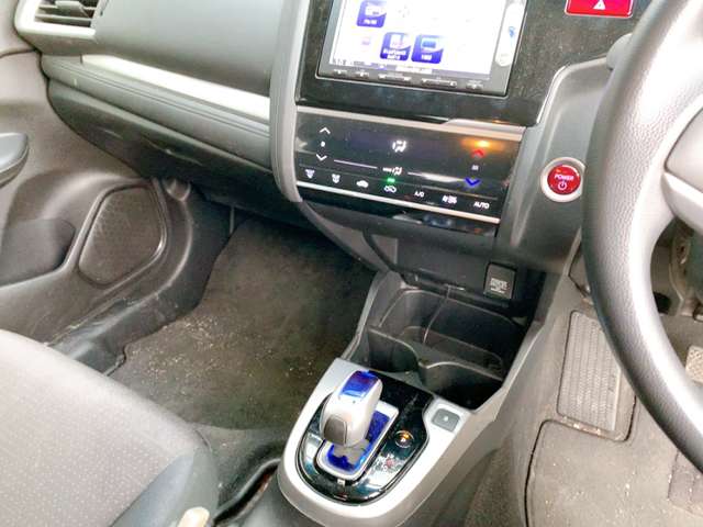 ホンダ フィット　ハイブリッド １．５ ハイブリッド Ｆパッケージ H27年 (九州・沖縄) 99