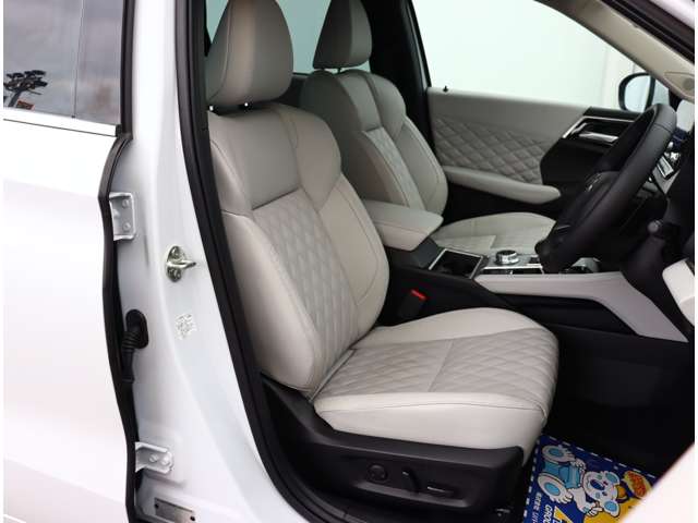 三菱 アウトランダーＰＨＥＶ ＰＨＥＶ ２．４ Ｐ ４ＷＤ R4年 (関東) 99