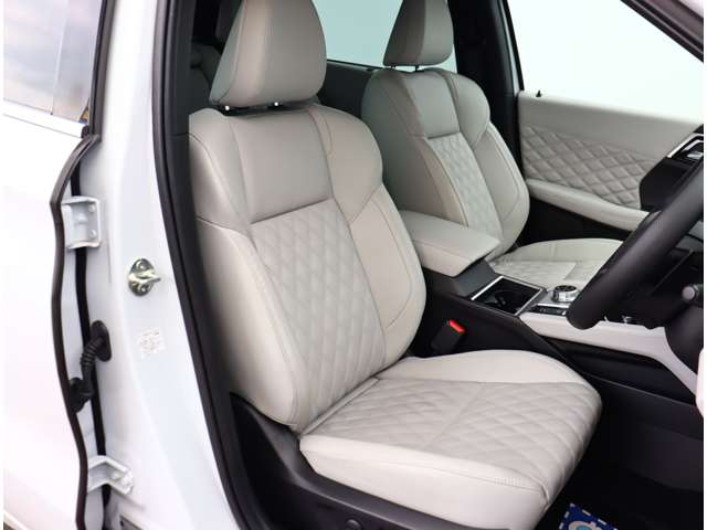 三菱 アウトランダーＰＨＥＶ ＰＨＥＶ ２．４ Ｐ ４ＷＤ R4年 (関東) 99