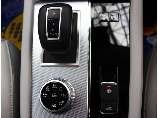 三菱 アウトランダーＰＨＥＶ ＰＨＥＶ ２．４ Ｐ ４ＷＤ R4年 (関東) 99