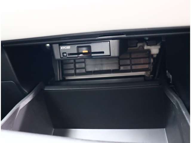 三菱 アウトランダーＰＨＥＶ ＰＨＥＶ ２．４ Ｐ ４ＷＤ R4年 (関東) 99