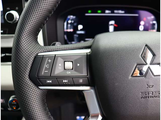 三菱 アウトランダーＰＨＥＶ ＰＨＥＶ ２．４ Ｐ ４ＷＤ R4年 (関東) 99