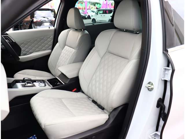 三菱 アウトランダーＰＨＥＶ ＰＨＥＶ ２．４ Ｐ ４ＷＤ R4年 (関東) 99