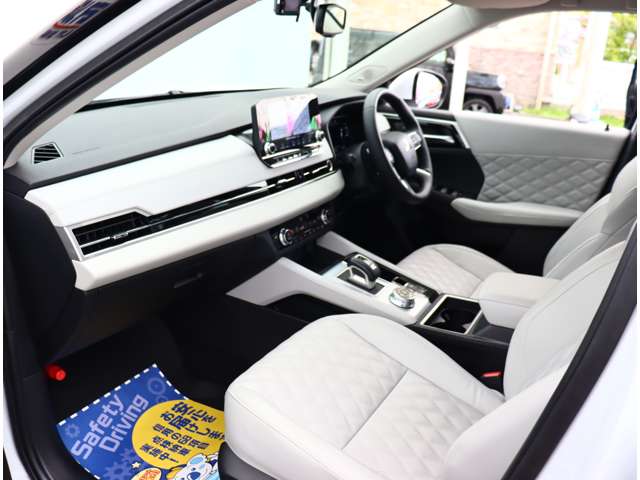 三菱 アウトランダーＰＨＥＶ ＰＨＥＶ ２．４ Ｐ ４ＷＤ R4年 (関東) 99