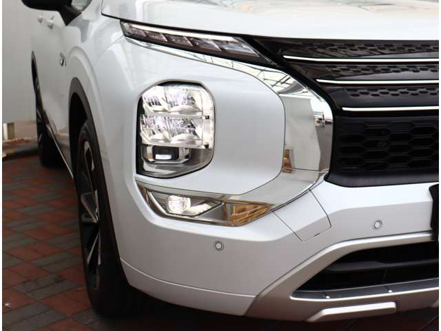 三菱 アウトランダーＰＨＥＶ ＰＨＥＶ ２．４ Ｐ ４ＷＤ R4年 (関東) 99