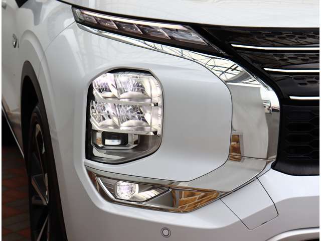 三菱 アウトランダーＰＨＥＶ ＰＨＥＶ ２．４ Ｐ ４ＷＤ R4年 (関東) 99