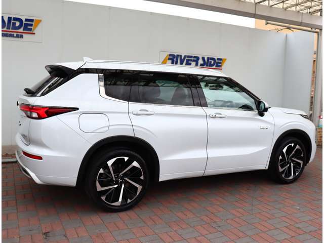 三菱 アウトランダーＰＨＥＶ ＰＨＥＶ ２．４ Ｐ ４ＷＤ R4年 (関東) 99