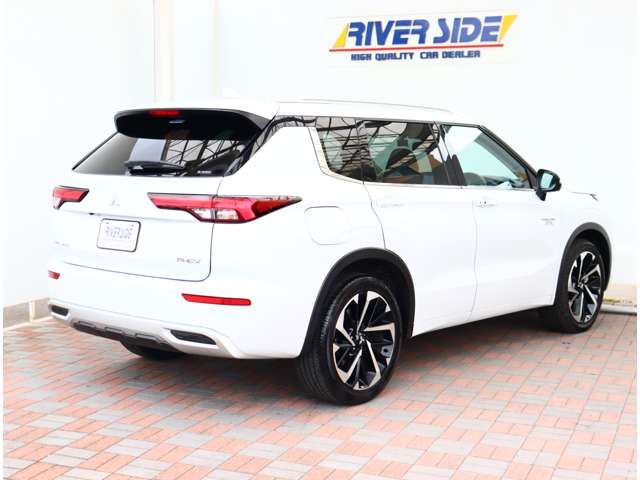 三菱 アウトランダーＰＨＥＶ ＰＨＥＶ ２．４ Ｐ ４ＷＤ R4年 (関東) 99