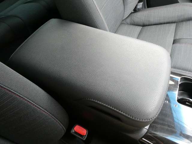 トヨタ クラウン　ハイブリッド ハイブリッド ２．５ Ｓ H27年 (関東) 99