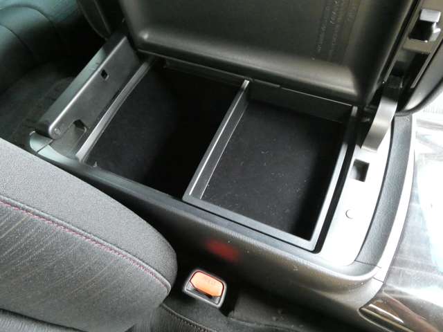 トヨタ クラウン　ハイブリッド ハイブリッド ２．５ Ｓ H27年 (関東) 99