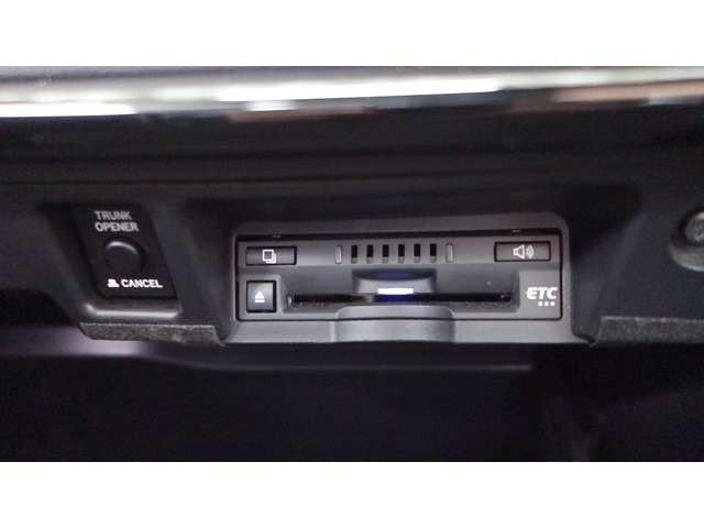 トヨタ クラウン　ハイブリッド ハイブリッド ２．５ ＲＳ アドバンス ＦＯＵＲ ４ＷＤ R1年 () 99