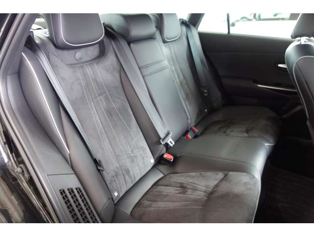 トヨタ クラウン　ハイブリッド ハイブリッド ２．５ ＲＳ アドバンス ＦＯＵＲ ４ＷＤ R1年 () 99