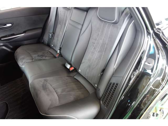 トヨタ クラウン　ハイブリッド ハイブリッド ２．５ ＲＳ アドバンス ＦＯＵＲ ４ＷＤ R1年 () 99