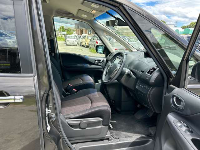 日産 セレナ ２．０ ハイウェイスター Ｓ－ＨＹＢＲＩＤ アドバンストセーフティ パッケージ H26年 (九州・沖縄) 99