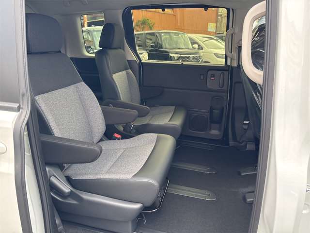 ホンダ フリード　ハイブリッド １．５ Ｅ：ＨＥＶ エアー ＥＸ R7年 (近畿) 99