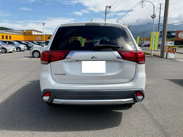 三菱 アウトランダー ２．４ ２４Ｇ セーフティパッケージ ４ＷＤ H29年 (東北) 99