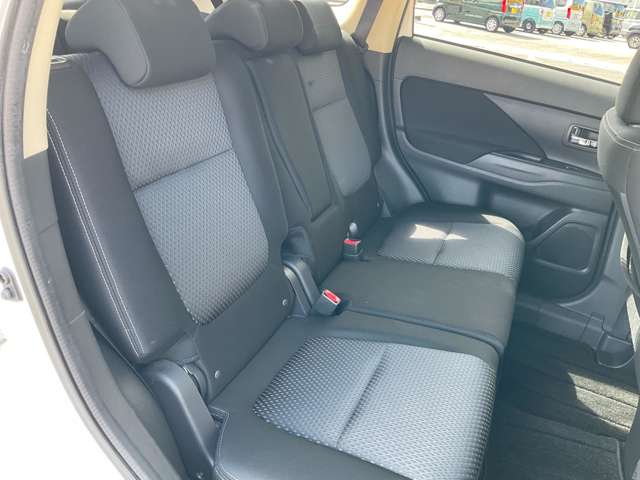 三菱 アウトランダー ２．４ ２４Ｇ セーフティパッケージ ４ＷＤ H29年 (東北) 99