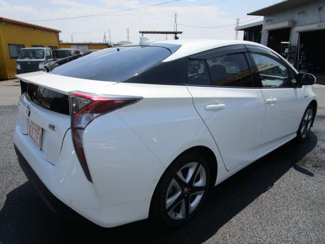 トヨタ プリウス １．８ Ａ H28年 (関東) 99
