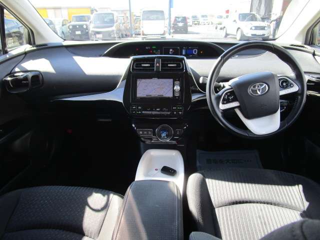 トヨタ プリウス １．８ Ａ H28年 (関東) 99