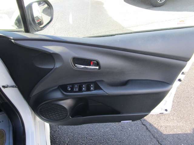 トヨタ プリウス １．８ Ａ H28年 (関東) 99