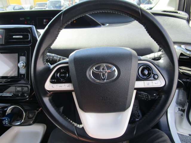 トヨタ プリウス １．８ Ａ H28年 (関東) 99