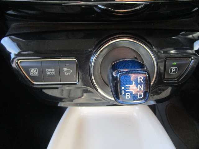 トヨタ プリウス １．８ Ａ H28年 (関東) 99