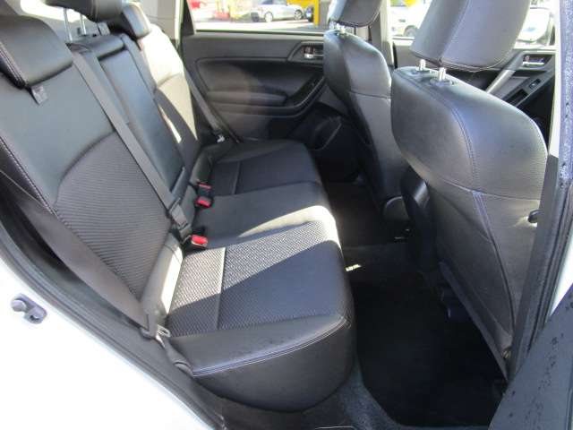 スバル フォレスター ２．０ Ｓ リミテッド ４ＷＤ H27年 (関東) 99