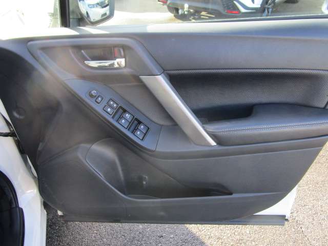 スバル フォレスター ２．０ Ｓ リミテッド ４ＷＤ H27年 (関東) 99