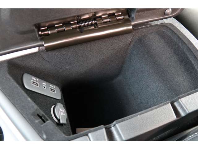 ダッジ チャレンジャー ＳＲＴ ヘルキャット R4年 (東海) 99