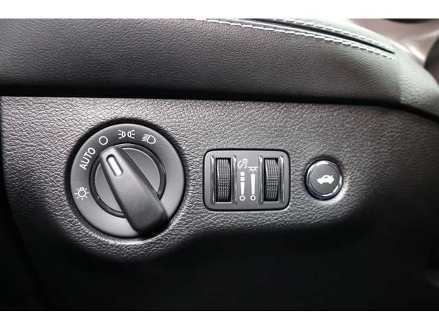 ダッジ チャレンジャー ＳＲＴ ヘルキャット R4年 (東海) 99