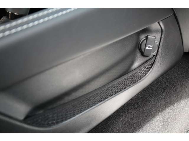 ダッジ チャレンジャー ＳＲＴ ヘルキャット R4年 (東海) 99