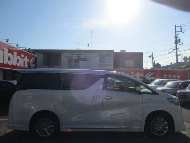 トヨタ アルファード　ハイブリッド ハイブリッド ２．５ Ｘ Ｅ－ＦＯＵＲ ４ＷＤ H29年 (中国) 99