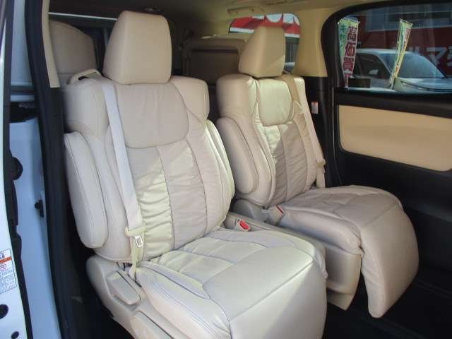 トヨタ アルファード　ハイブリッド ハイブリッド ２．５ Ｘ Ｅ－ＦＯＵＲ ４ＷＤ H29年 (中国) 99