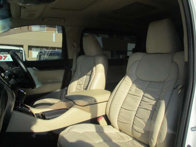 トヨタ アルファード　ハイブリッド ハイブリッド ２．５ Ｘ Ｅ－ＦＯＵＲ ４ＷＤ H29年 (中国) 99