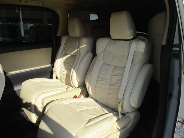 トヨタ アルファード　ハイブリッド ハイブリッド ２．５ Ｘ Ｅ－ＦＯＵＲ ４ＷＤ H29年 (中国) 99