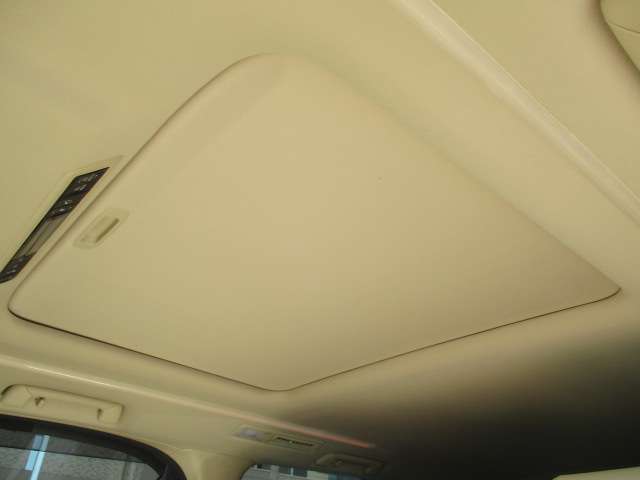 トヨタ アルファード　ハイブリッド ハイブリッド ２．５ Ｘ Ｅ－ＦＯＵＲ ４ＷＤ H29年 (中国) 99