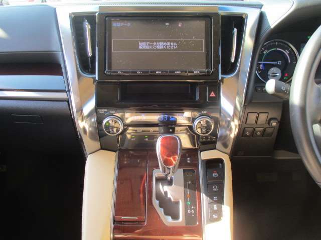 トヨタ アルファード　ハイブリッド ハイブリッド ２．５ Ｘ Ｅ－ＦＯＵＲ ４ＷＤ H29年 (中国) 99