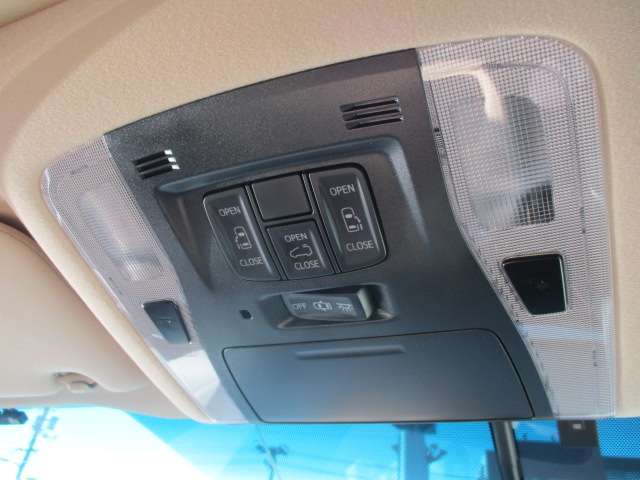 トヨタ アルファード　ハイブリッド ハイブリッド ２．５ Ｘ Ｅ－ＦＯＵＲ ４ＷＤ H29年 (中国) 99