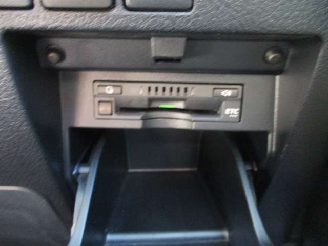 トヨタ アルファード　ハイブリッド ハイブリッド ２．５ Ｘ Ｅ－ＦＯＵＲ ４ＷＤ H29年 (中国) 99