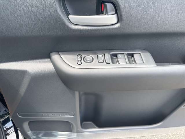 ホンダ フリード　ハイブリッド １．５ Ｅ：ＨＥＶ エアー ＥＸ R7年 (近畿) 99