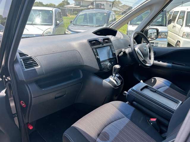 日産 セレナ ２．０ ハイウェイスター Ｓ－ＨＹＢＲＩＤ アドバンストセーフティ パッケージ H26年 (九州・沖縄) 99