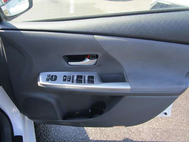 トヨタ プリウスΑ １．８ Ｓ ツーリングセレクション H23年 (関東) 99