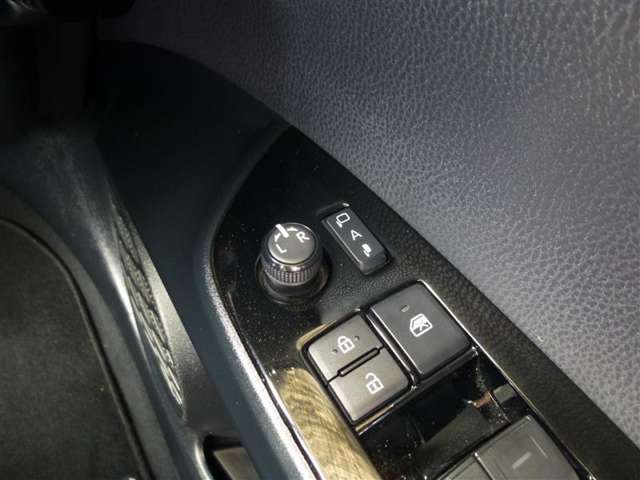 トヨタ プリウス １．８ Ｓ R4年 (東北) 99