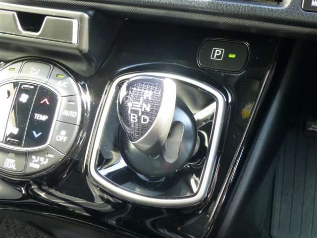 トヨタ ノア １．８ ハイブリッド ＳＩ ＷＸＢ H30年 (東北) 99