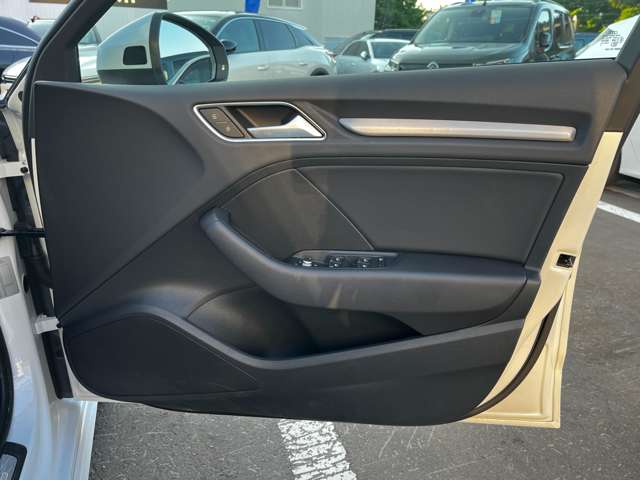 アウディ Ａ３　スポーツバック ４０ ＴＦＳＩ クワトロ スポーツ Ｓラインパッケージ ４ＷＤ R1年 (東北) 99